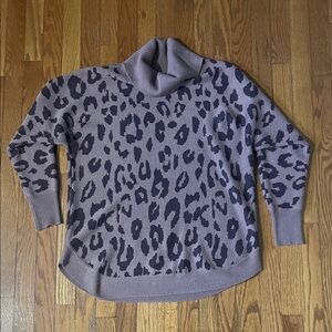 EUC Liz Claiborne Leopard Print Turtleneck Sweater
